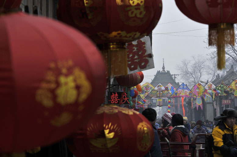 迎龙年扫街在老城