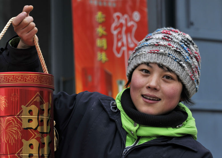 迎龙年扫街在老城