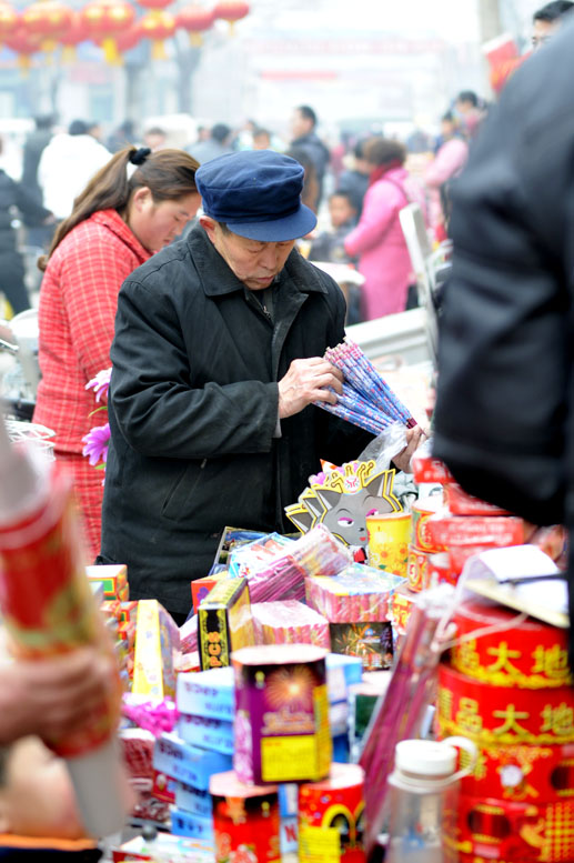 迎龙年扫街在老城