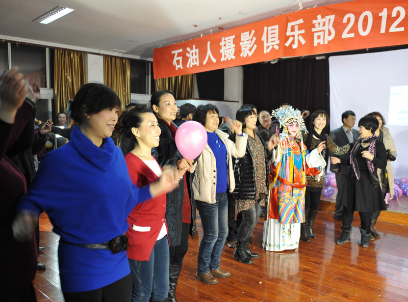 石油人摄影俱乐部2012年新年联欢会花絮汇贴