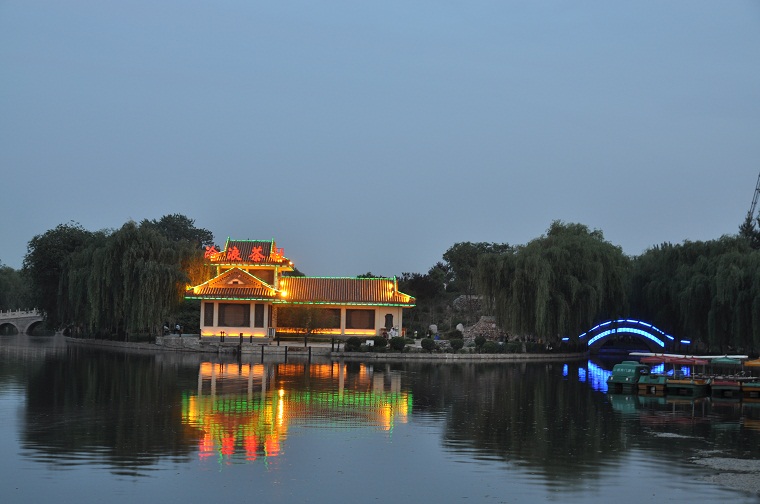 夜摄濮阳