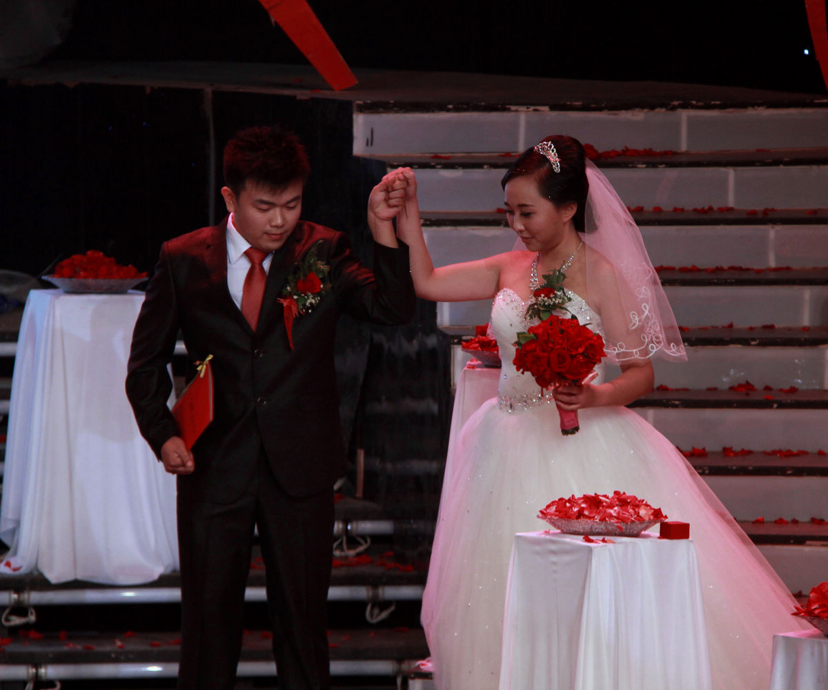 [原创]2012年中原油田青年集体婚礼