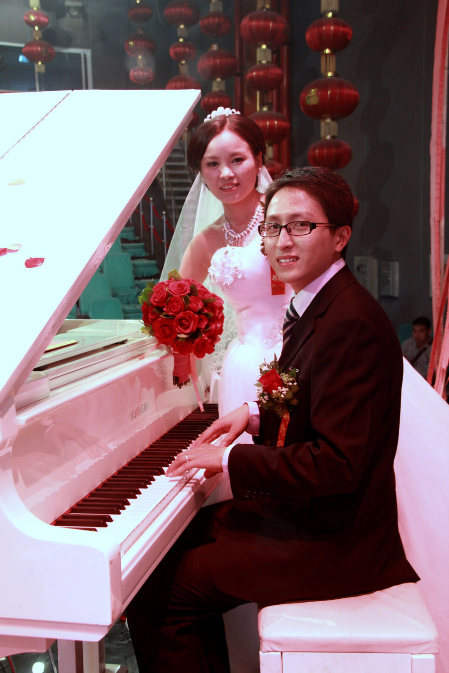 [原创]2012年中原油田青年集体婚礼