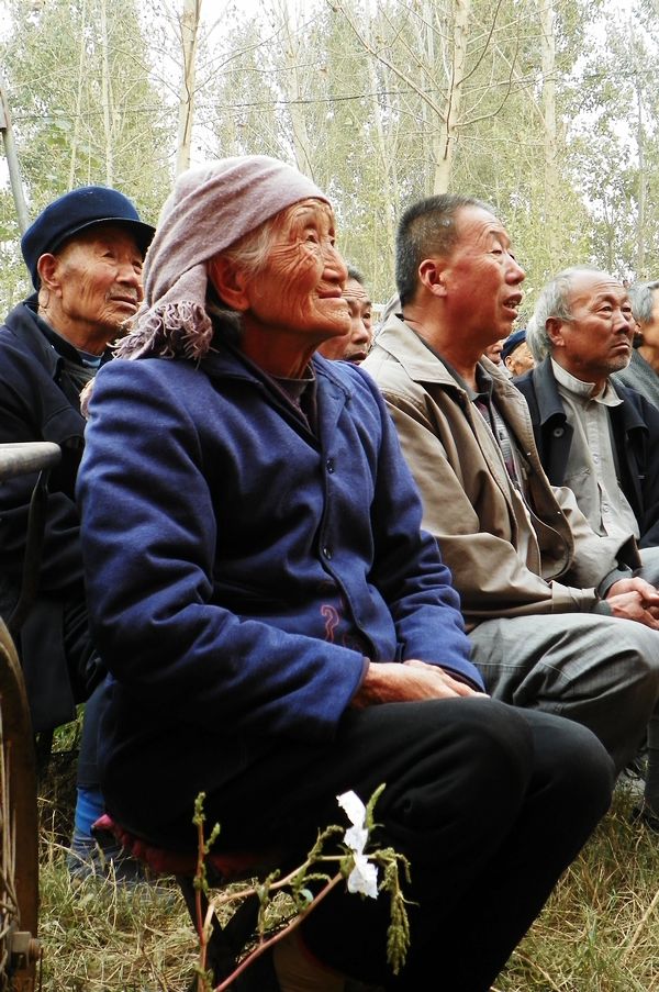 农闲了，该听戏了。