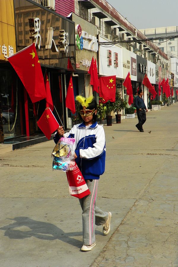今年的国旗特别红