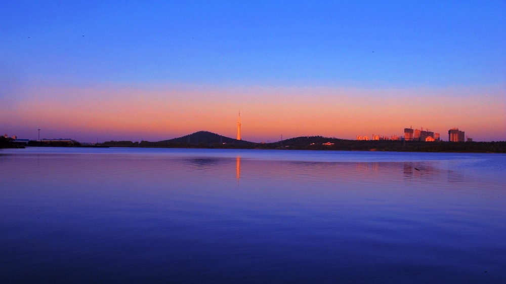 [原创]霞光映湖景