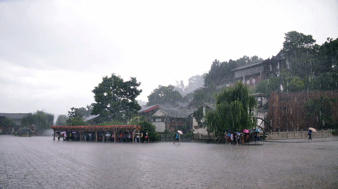 雨中景色