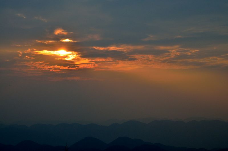 水布垭朱家台夕阳别样美