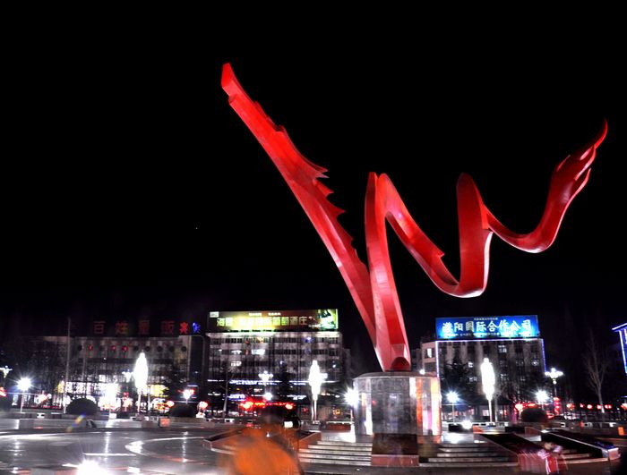年间璀璨夜广场