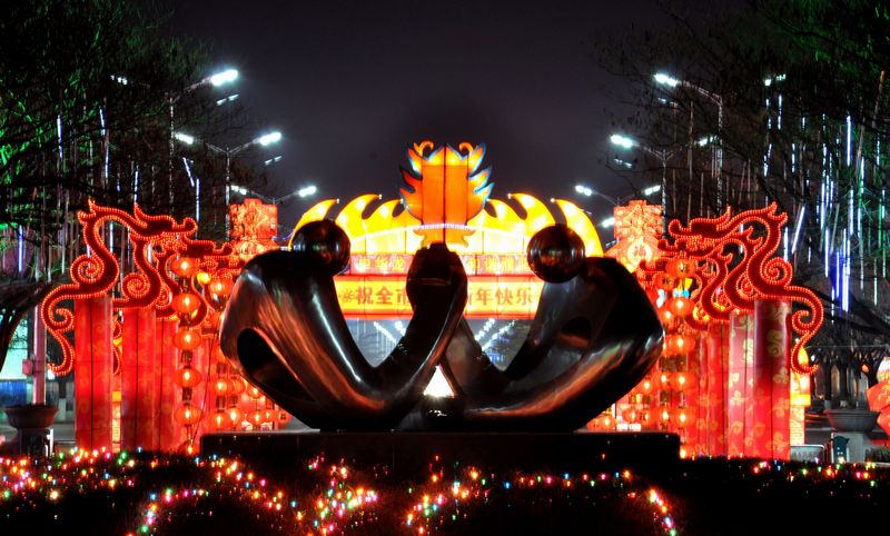 年间璀璨夜广场