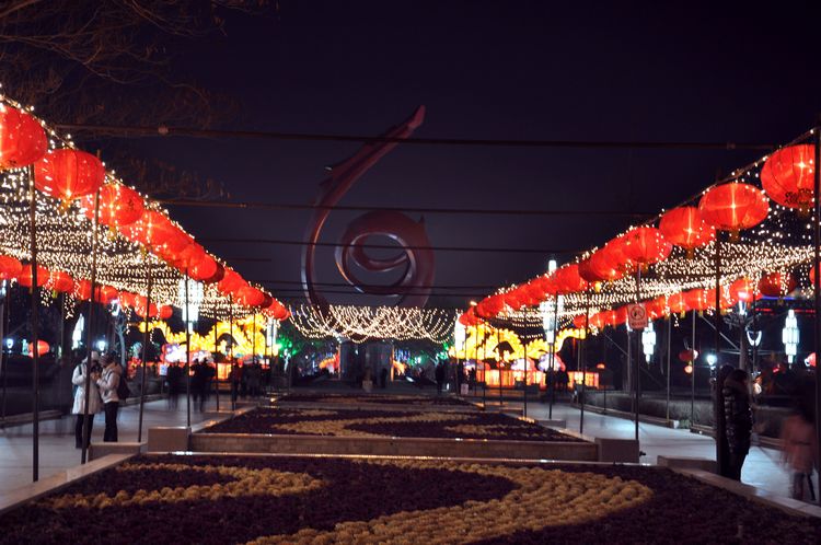 年间璀璨夜广场
