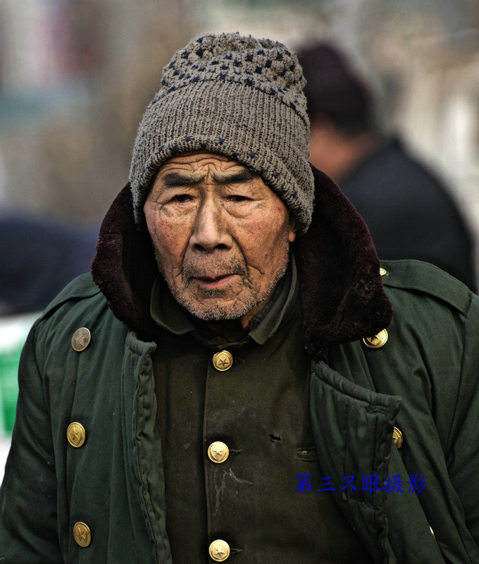 《集市人像》