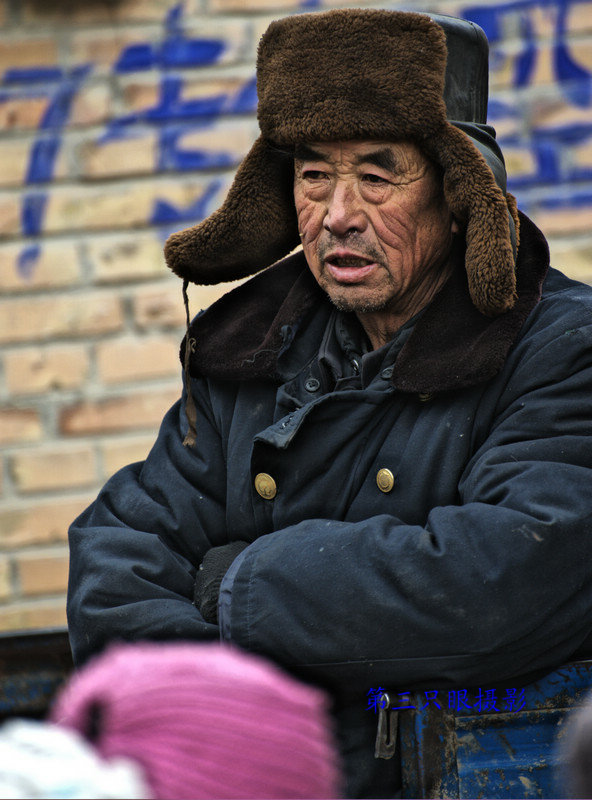 《集市人像》