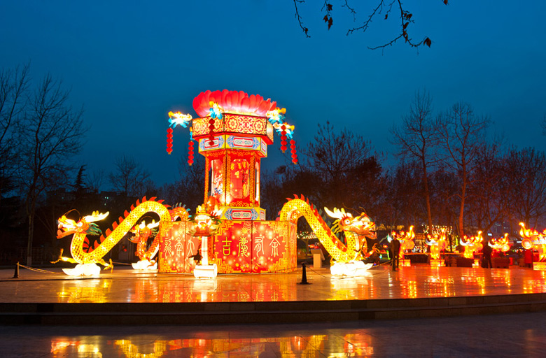 龙城夜色