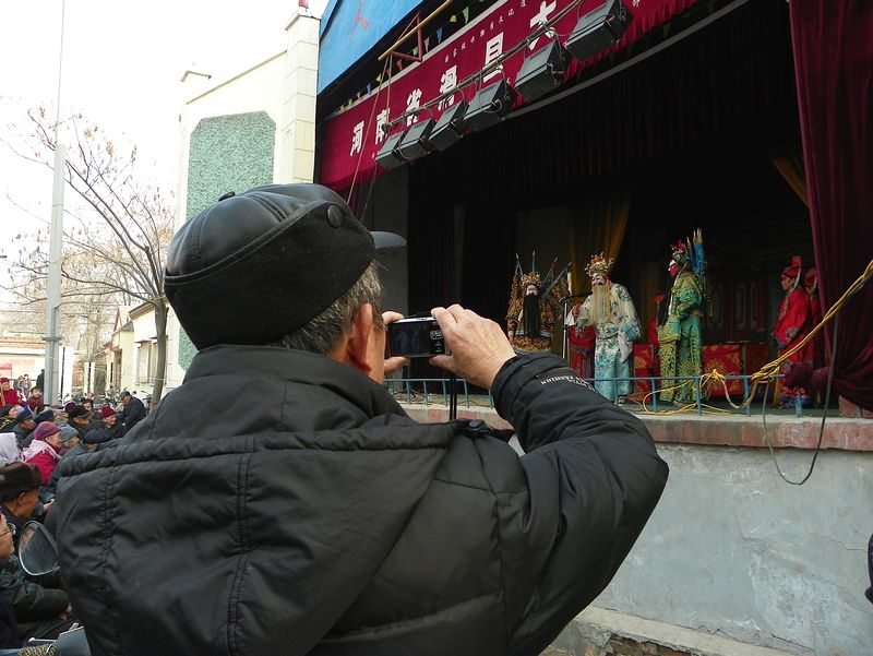 又去看戏了