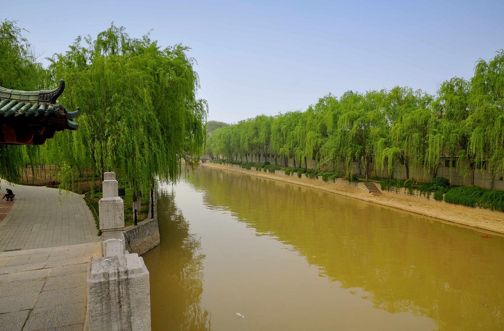 油城春色