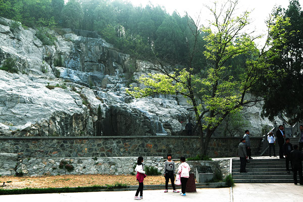 近在咫尺大伾山