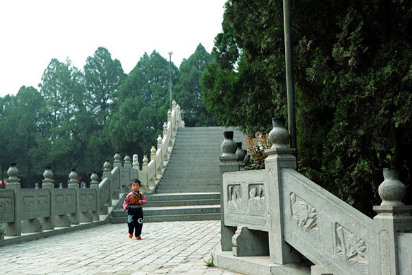 近在咫尺大伾山