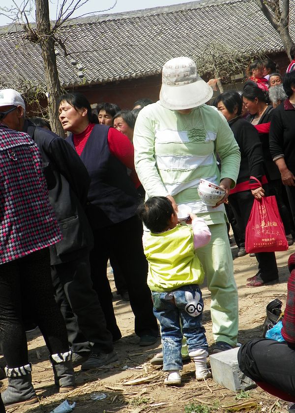 二帝陵前放斋饭