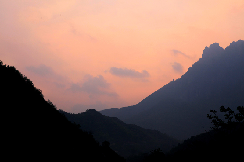 峡谷晨景