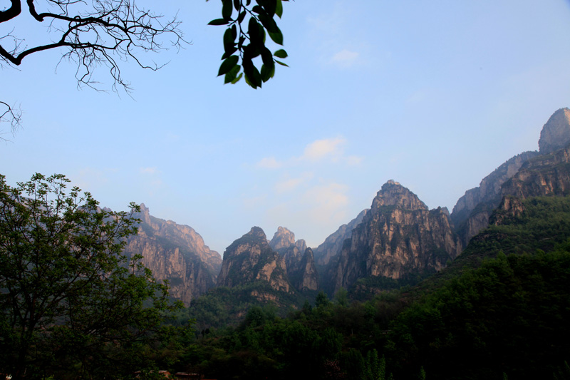 峡谷晨景