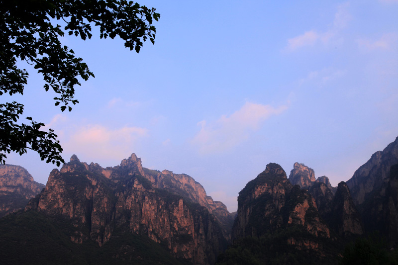 峡谷晨景