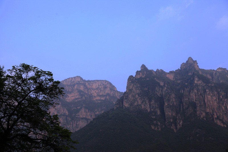 峡谷晨景