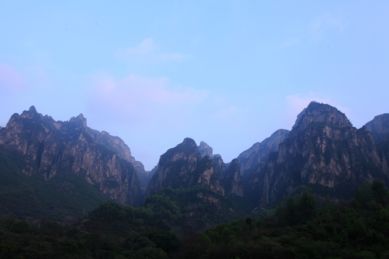 峡谷晨景