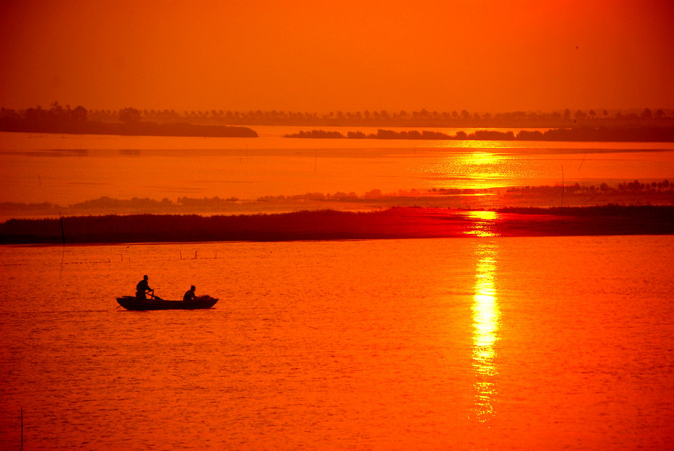 夕阳下美丽的衡水湖