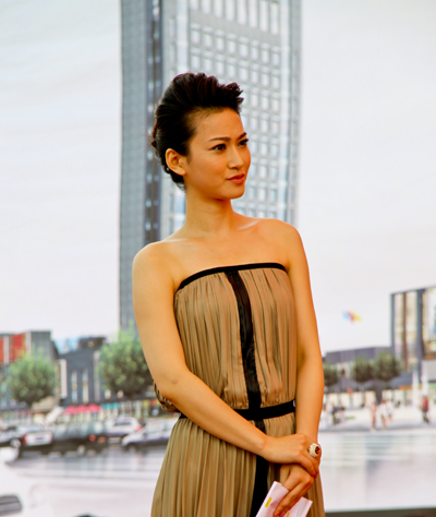 美女如画