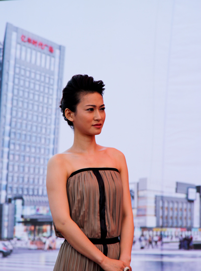 美女如画
