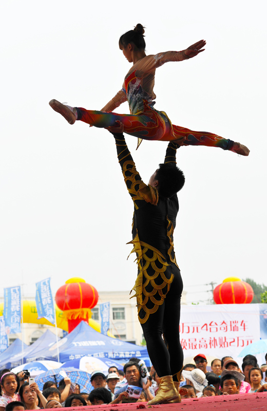 杂技下乡