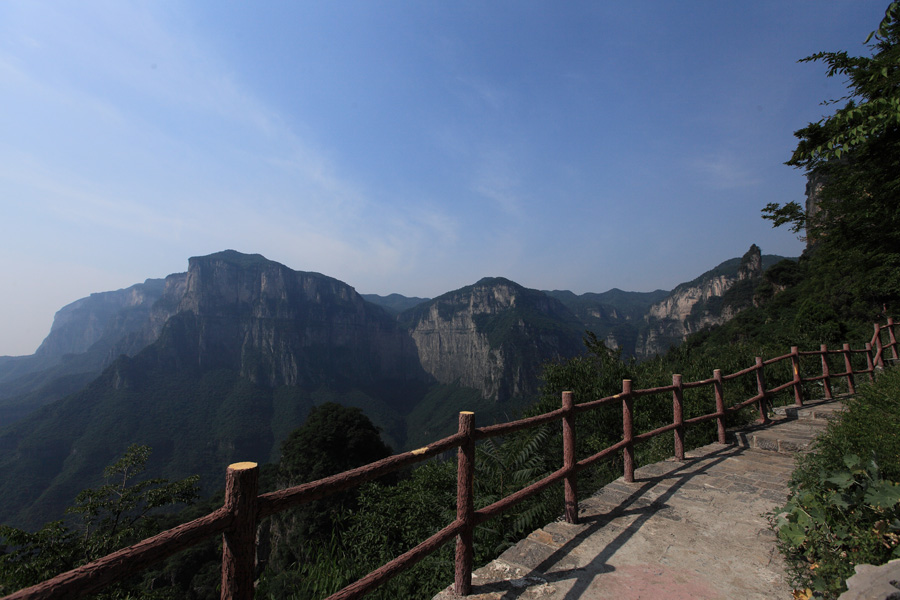 关山胜景