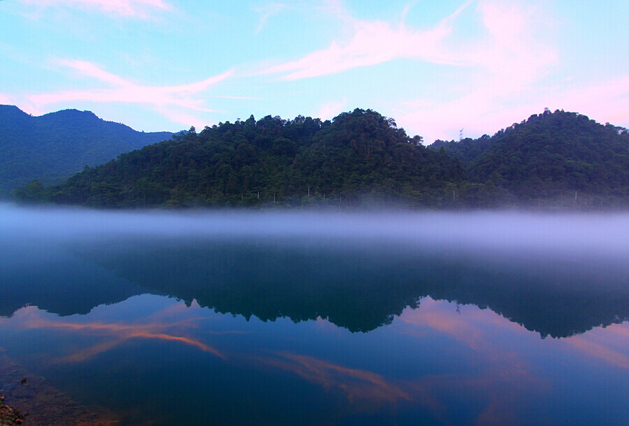 雾锁小东江