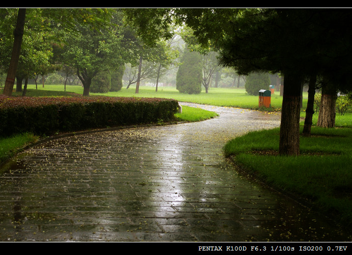 [灌水]戚城雨中随拍两张