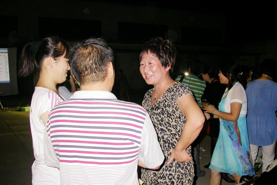 “彩色周末”科锐情怀卡拉OK、歌舞联谊晚会花絮