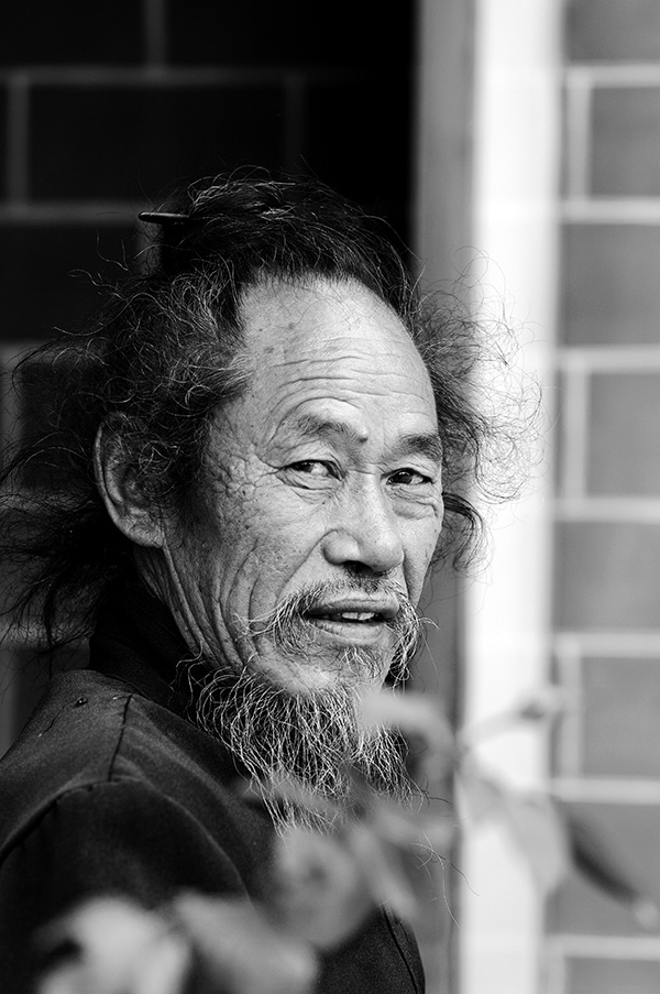 黑白人像
