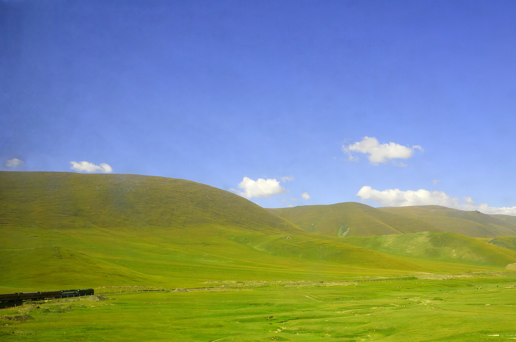 奔驰在山里