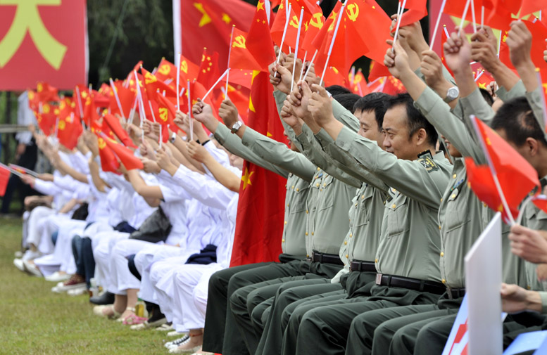 中国文联率团赴革命老区濮阳慰问演出