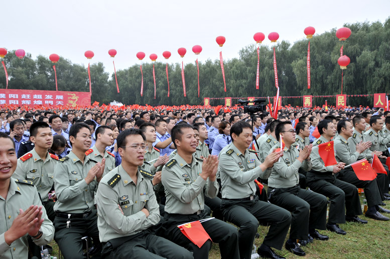 中国文联率团赴革命老区濮阳慰问演出