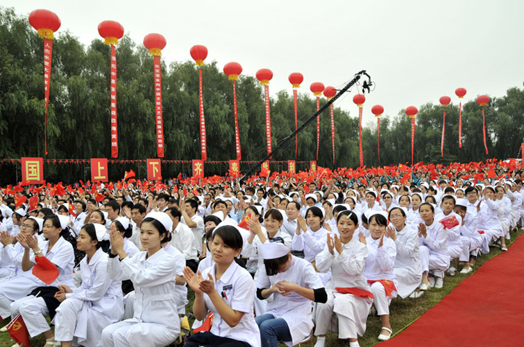 中国文联率团赴革命老区濮阳慰问演出
