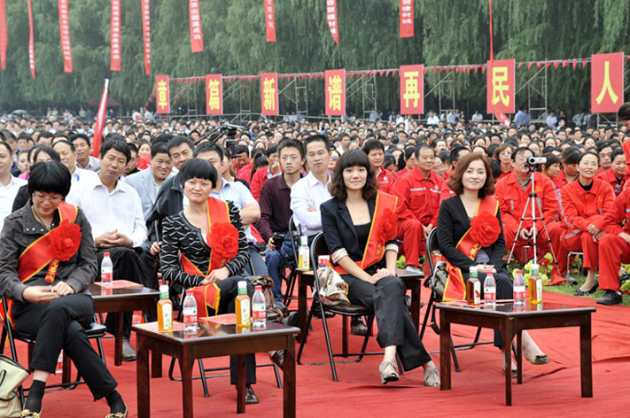 中国文联率团赴革命老区濮阳慰问演出