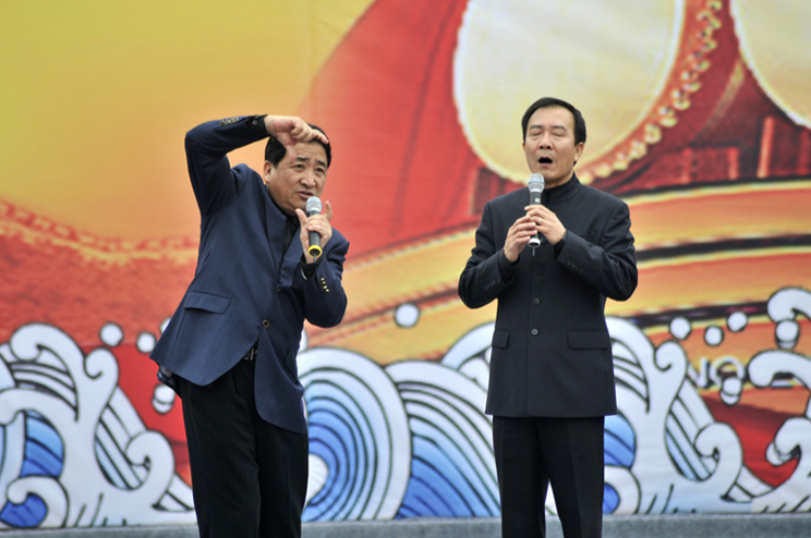 中国文联率团赴革命老区濮阳慰问演出