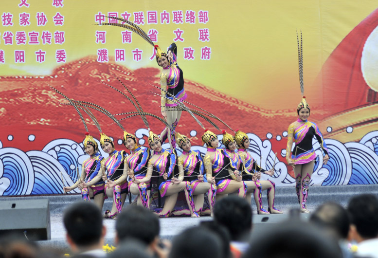 中国文联率团赴革命老区濮阳慰问演出