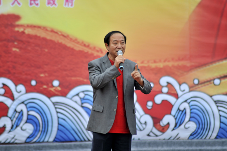 中国文联率团赴革命老区濮阳慰问演出
