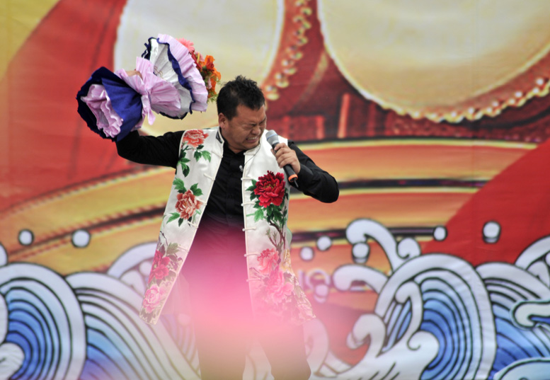 中国文联率团赴革命老区濮阳慰问演出