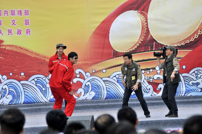 中国文联率团赴革命老区濮阳慰问演出