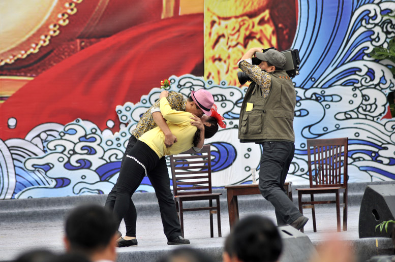 中国文联率团赴革命老区濮阳慰问演出