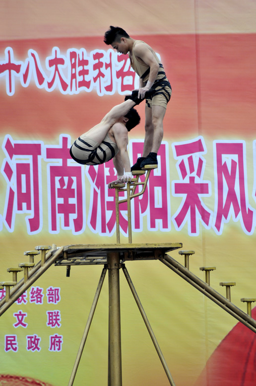 中国文联率团赴革命老区濮阳慰问演出