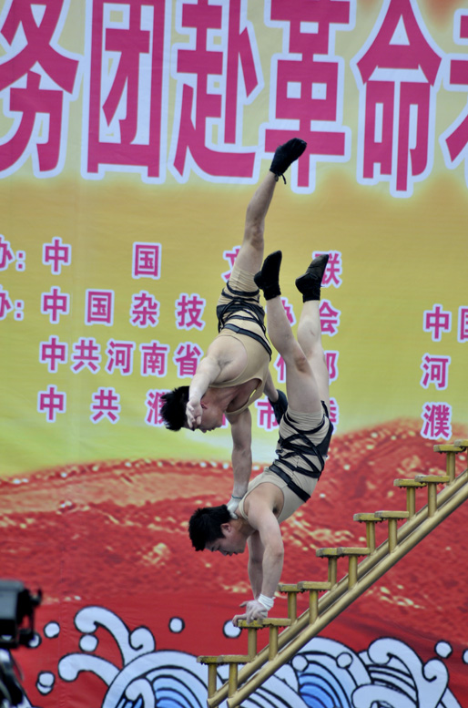 中国文联率团赴革命老区濮阳慰问演出